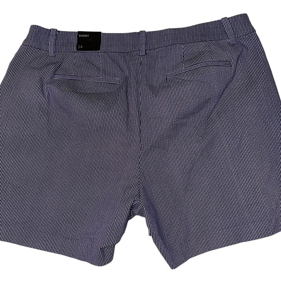 NWT Lane Bryant Women’s Shorts Black White Pin Stripe Size 14 Plus Size Shorts - Picture 3 of 3